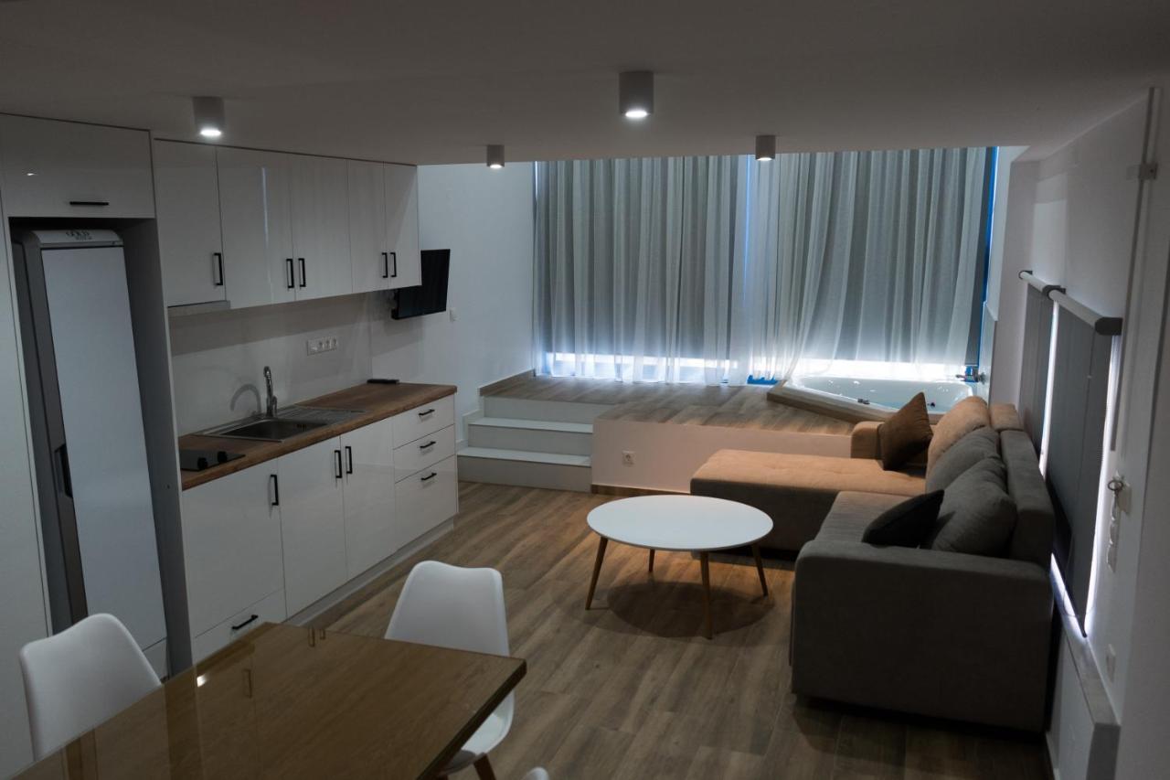פלטאנס Gold Apartments מראה חיצוני תמונה