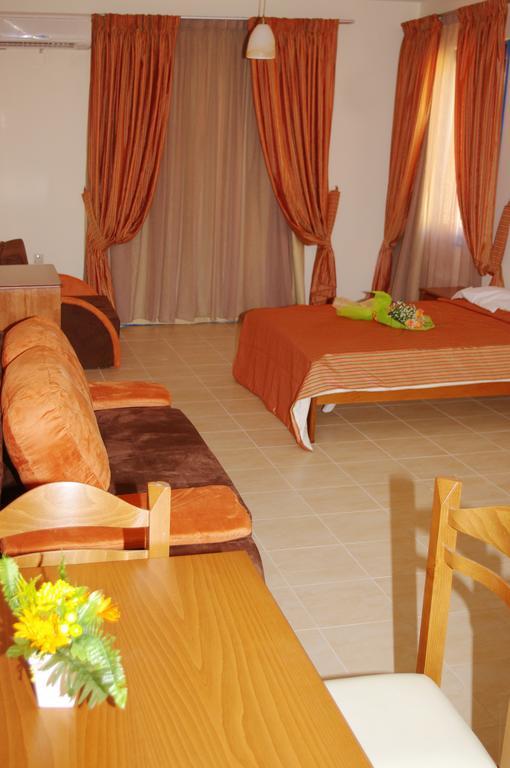 פלטאנס Gold Apartments מראה חיצוני תמונה